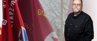 "I dag håller Socialdemokraterna på Gotland sitt årsmöte och de röda fanorna vajar extra fint för vinden"
