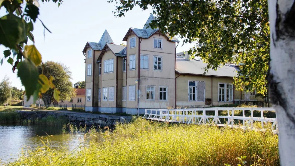Societetshuset Källör vid Östhammarsfjärden.