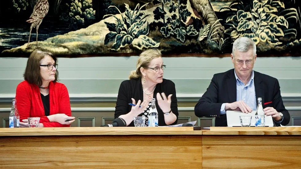 Ann Fust tillsammans med rektor Eva Åkesson och prorektor Anders Malmberg under en av presskonferenserna som hölls i samband med rektorskrisen i februari.