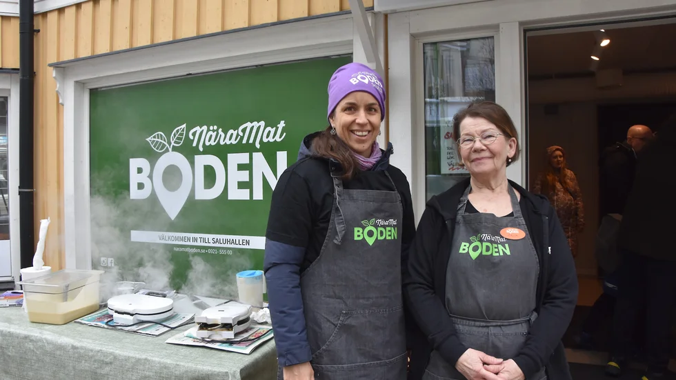 Sara Rezgui, Cloudberry Natural Health och Sura Saras Syrade KimChi och surkål, och Seija Fellmark, Svedjebruket, tycker att första året med saluhallen Nära Mat Boden varit fantastiskt.