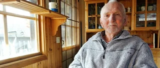 Motorer och musik roar honom ännu