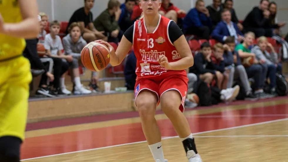 Ellinor Holmberg & co träningsspelar mot Blackeberg.
