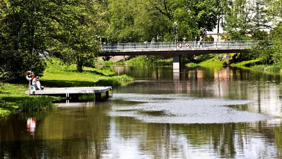 Fyrisån. Värmen verkar inte släppa sitt grepp om Uppsala.