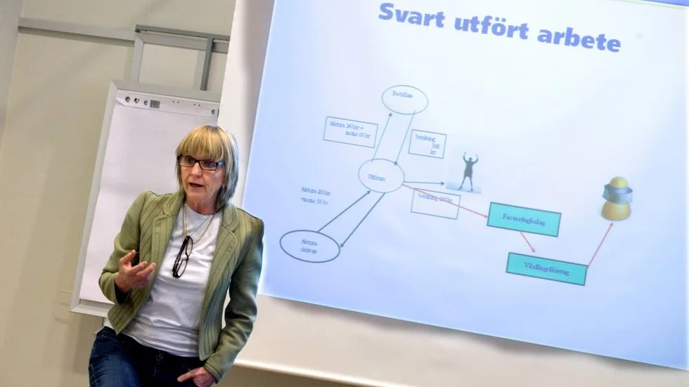 "Om Skatteverket upptäcker att ett företag registrerat falska kontrolluppgifter får vi inte informera Arbetsförmedlingen eller andra utbetalande myndigheter. Sekretessen sätter stopp". Det säger Pia Bergman, nationell samordnare för Skatteverkets satsning mot grov ekonomisk brottslighet.