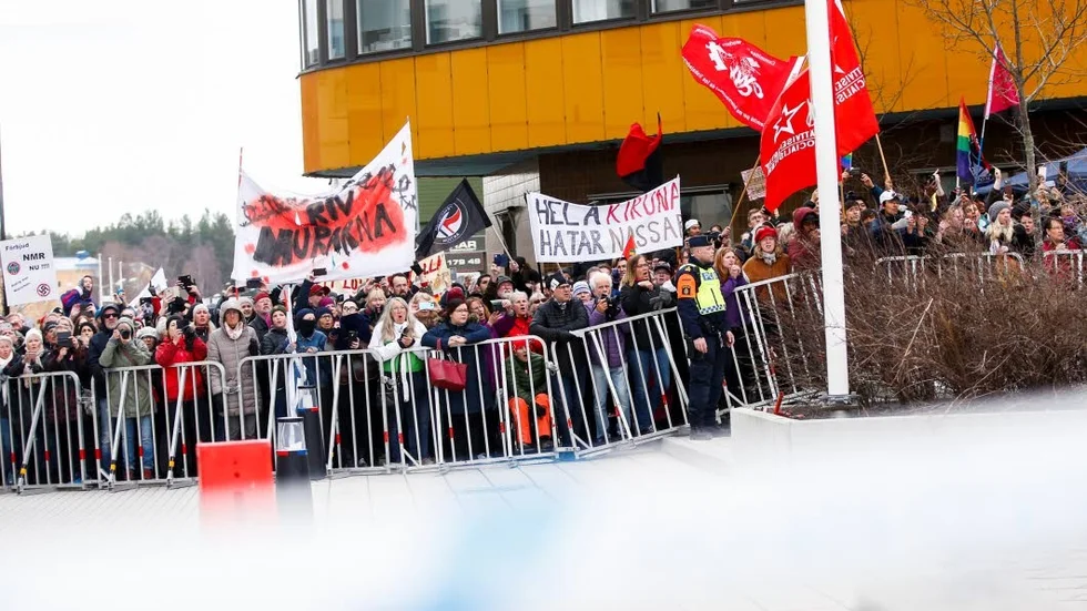 "Vi har sett vad nazismen orsakat, det ska aldrig få ske igen", skriver Nils Harnesk, (S).