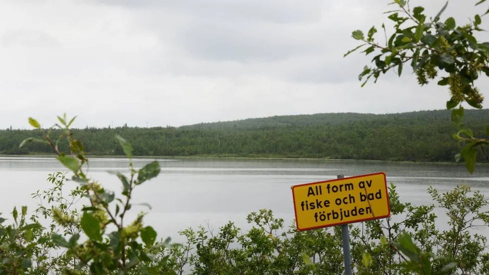 Ala Lombolo är Norrbottens mest förorenade sjö. Av länsstyrelsen har den tredje högst prioritering av länets saneringsprojekt.