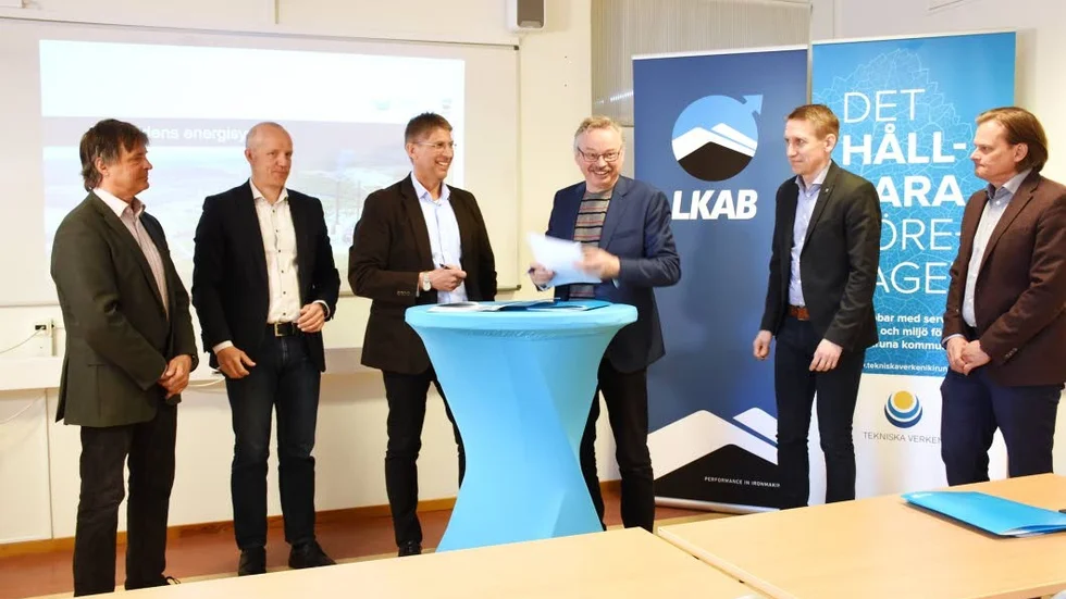 På pats för att skriva på avtalet fanns Thomas Björnström, avdelningschef Kiruna Kraft AB, Jan Fjordell, vd Tekniska Verken, Jan Moström, vd LKAB, Lars Törnman, styrelseordförande Tekniska Verken, Stefan Hämäläinen, direktör för samhällsomvandling, LKAB och Stefan Romedahl, direktör för Division Norra, LKAB.