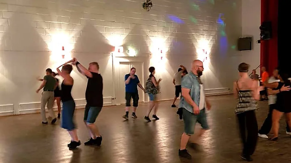 Föreningen Dansa i Söderfors är ortens nyaste förening där man umgås och dansar tillsammans.