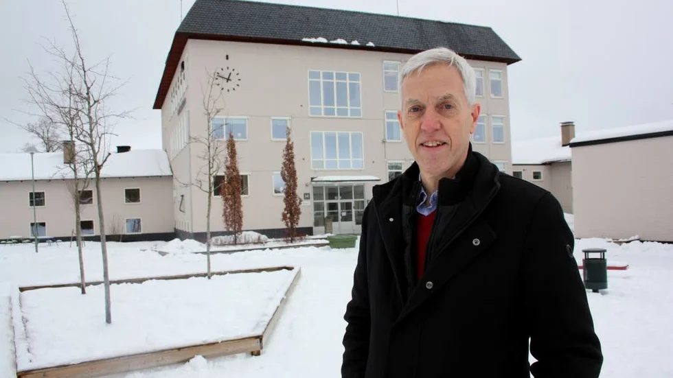 Mats Flodin är övertygad om att kommunen klarar att lösa pusslet med skolornas lokalbehov. Här står han vid Korsängsskolan.