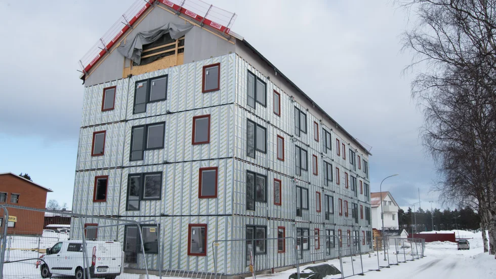 Kalixbo har byggt det nya hyreshuset Mården på Länsmansgränd 3. Arkitekt är Andreas Stenman. Byggnaderna är uppförda i moduler som tillverkats på Isolamins fabrik i Överkalix och sedan transporterats till Kalix med lastbil. 