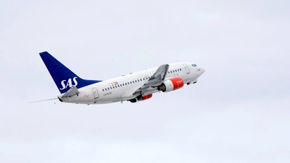 Många norrbottningar vill försäkra sig om en veckas sol och värme i sommar , så flygresorna ligger i högt i kurs just nu.