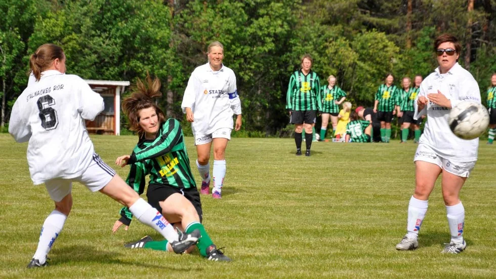 Det var mycket kamp i dammatchen där till slut Kaunisvaaras bredare trupp avgjorde.