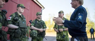 Försvarsministern på hemligt uppdrag