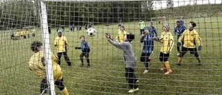 Vad gör lite regn när det är match?