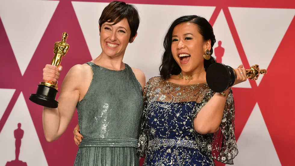 Domee Shi (till höger) tillsammans med Becky Neiman-Cobb när kortfilmen "Bao" tilldelades en Oscar 2019. Arkivbild.