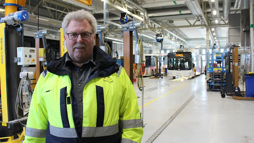 "Vi har fått vara med och tycka och tänka om hur vi vill ha det, och de har lyssnat tycker jag", säger Tomas Nilsson, servicechef på Transdev som hyr in sig i den nya bussdepån.