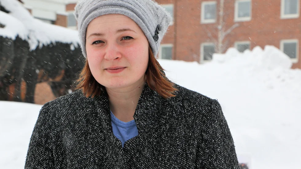 Att följa nyhetshändelser från kriget i Ukraina är psykiskt påfrestande för Kateryna Wallström, speciellt när hon inte omedelbart får svar från sin familj som fortfarande är kvar i landet. 