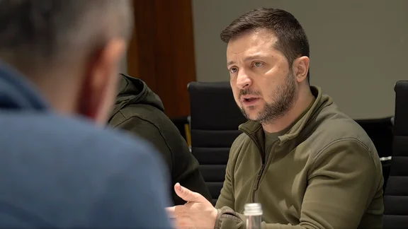 Ukrainas president Volodymyr Zelenskyj mötte premiärministrar från Slovenien, Tjeckien och Polen på tisdagen, 15 mars.
