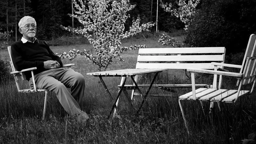 Lars Gustafsson (1936–2016) gav ut ett åttiotal böcker. "Dr Weiss sista uppdrag" sätter punkt för författarskapet.