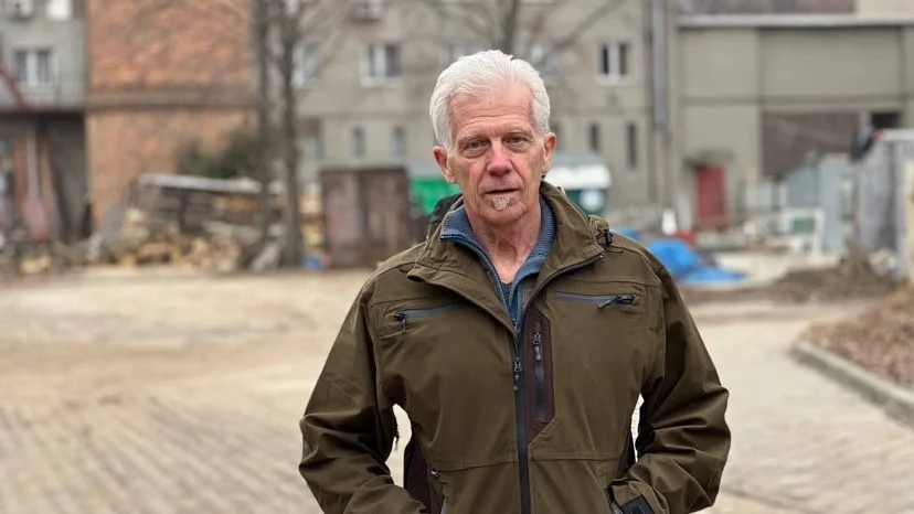 Toni Gadd, 69, projektledare för Ukrainahjälpen i Livets ord befinner sig i Lviv när UNT kontaktar honom. "Det kommer fler och fler flyktingar och man upptäcker nya behov hela tiden."