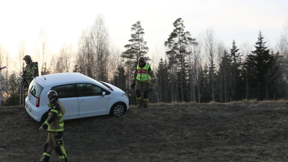 En singelolycka inträffade på måndagseftermiddagen längs E 4 mellan Uppsala och Björklinge.