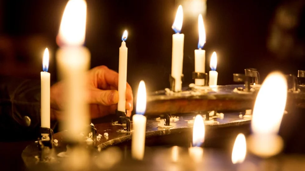Bilden är från Uppsala domkyrka - dit personer också sökte sig på söndagen.
