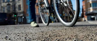Vasst grus sätter käppar i hjulet för cyklisterna
