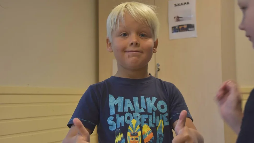 I dag är första dagen i förskoleklass på Mandaskolan. Isak Izok har längtat.
