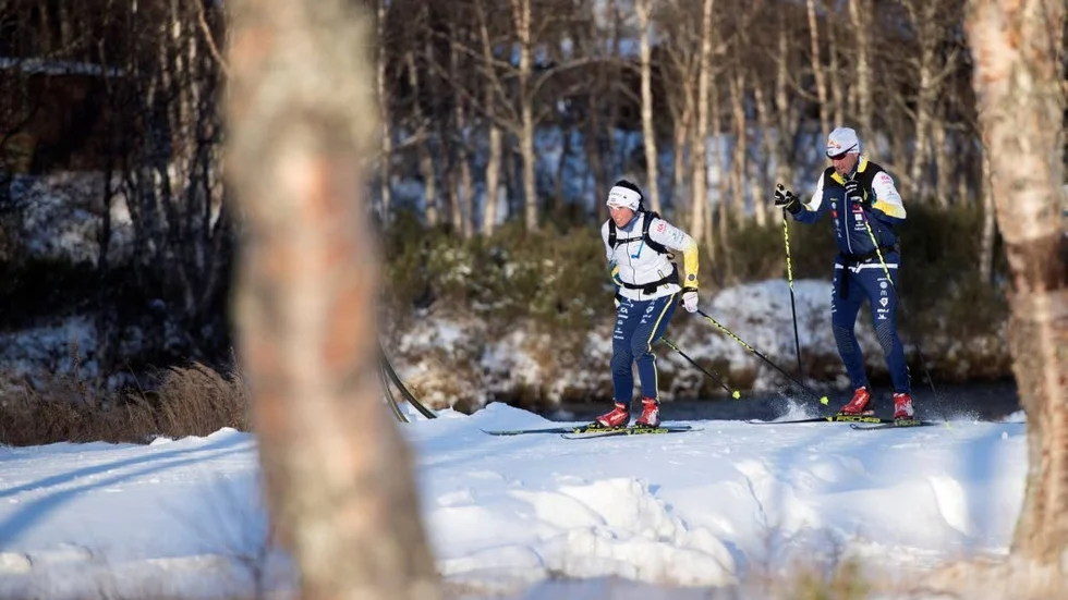 Skidpremiären i Bruksvallarna inleds under fredagen med fristilsloppen för såväl damer som herrar.