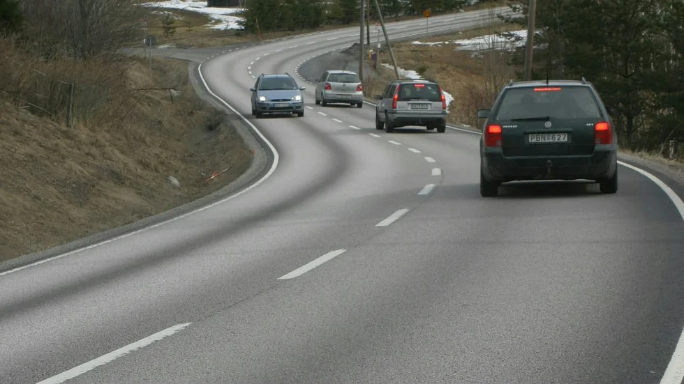 Väg 77, Norrtälje, åtgärdas tidigast 2015.