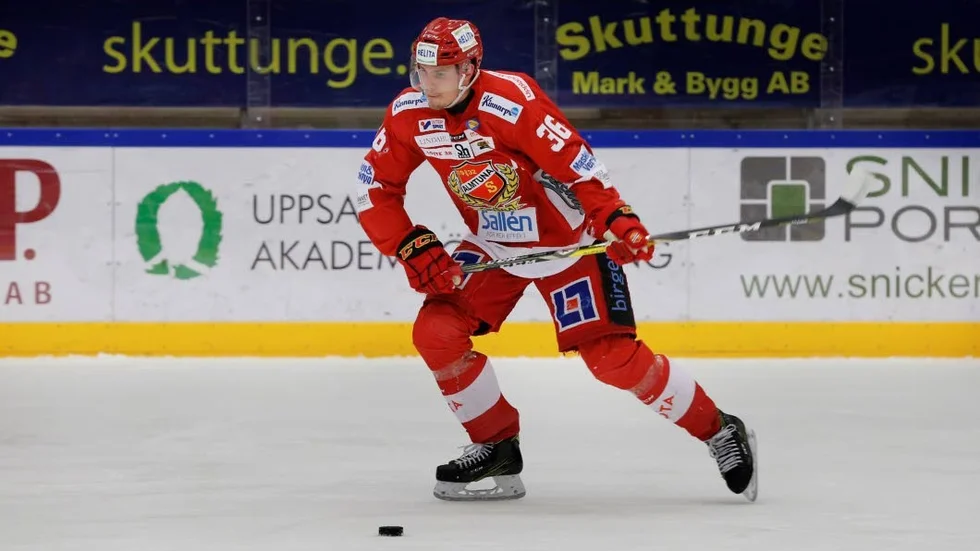 Förlorad. Almtunas stjärnforward Emil Larsson lämnar för en SHL-klubb.