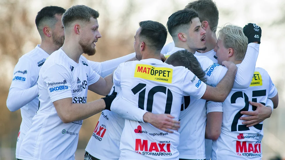 Motala AIF:s äventyr i norrettan går vidare på söndag. Då blir det klassikermöte med Sandvikens IF på Jernvallen. Matchen skulle ställas in först, men det ändrades till spel på söndag.