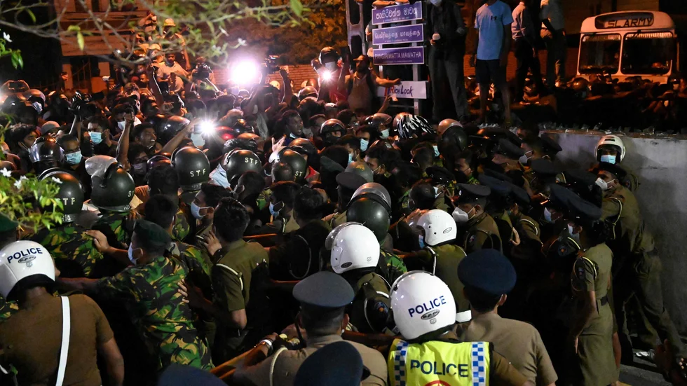 Sammandrabbningar mellan polis och demonstranter i närheten av president Gotabaya Rajapaksas residens i Sri Lankas huvudstad Colombo.
