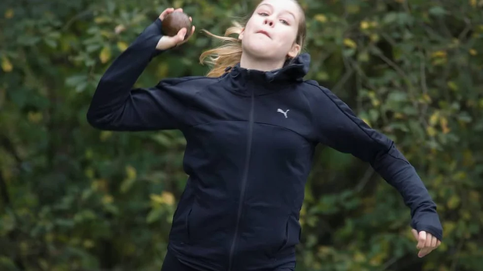 Stark. Emmeline Lindgren, Bålsta IK i kula.