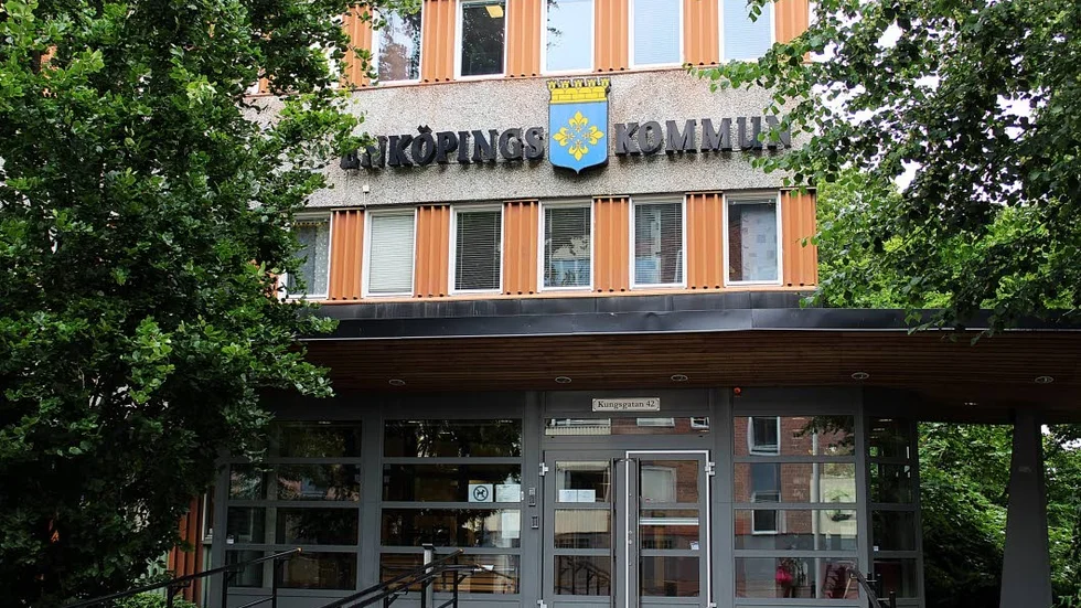 Evakuering. Hans Österberg har ett förslag vart alla i Kommunhuset skulle kunna ta vägen.