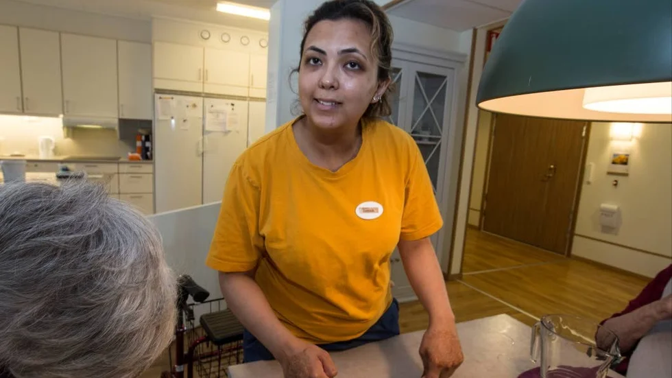 Kämpat. Att få det första jobbet var inte lätt för Zainab Jabri. Men                    i dag arbetar hon på ett vård- och omsorgsboende i Gottsunda.