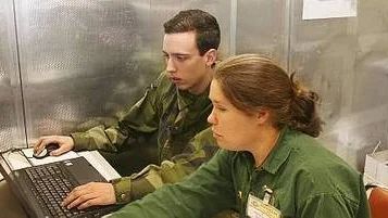 Magnus Hultman och Malin Fornander under den pågående övningen.
