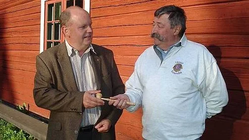 Håkan Zilén lämnade över klubban till Lennart Grönwall.