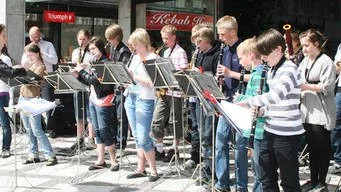 Både Schlager, jazz och Bozza Nova spelades under Uppblåsets konsert på Forumtorget på onsdagen.