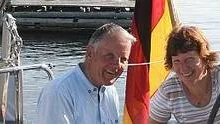 Alexander och Brigitte von Nostitz från Tyskland är imponerade av hur väl utmarkerade de svenska farlederna är, men utan prickar menar de att navigeringen bli för svår.