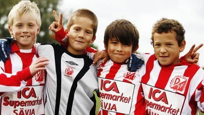Danmarks spelare var på ett strålande humör. Från vänster: Wille Stoltz, Anton Skyllerman, Tim Renemar och John Imbia.
