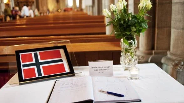 Kondoleans bok i Uppsala Domkyrka i samband med attentaten i Oslo.