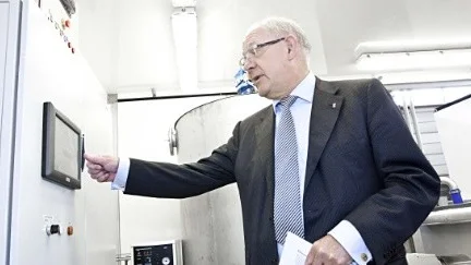 Landshövding Peter Egart inviger ny mobil biogasanläggning på Ultuna