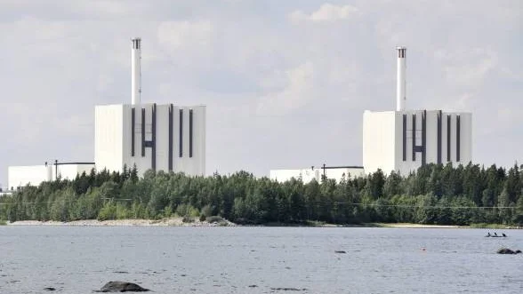 El till elbilen. Mer elanvändning kräver mer elproduktion och här kommer de förnybara energikällor att spela en viktig roll, givet att bas- och reglerkraften är på plats, skriver Mats Odell och Ane Håkansson.