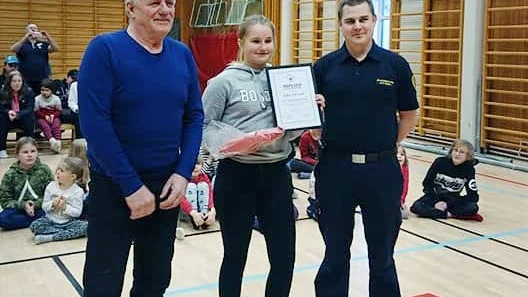 Ella Nilsson hyllades för sin insats när hennes morfars vedboda stod i lågor.
