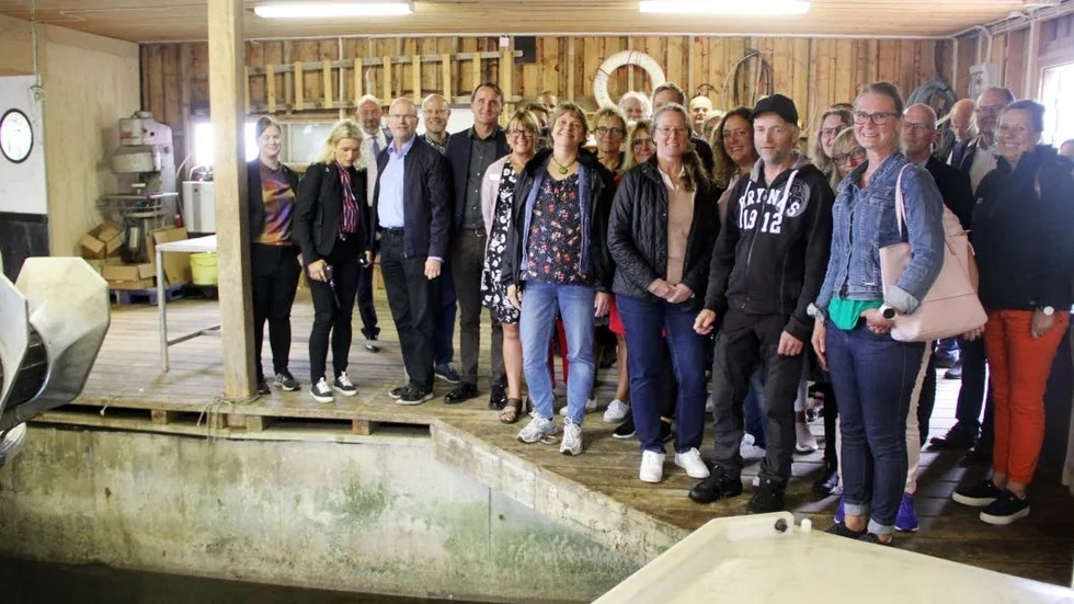 Prisbelönt fiskare fick besök av politiker från hela Uppsala län när kommundagen anordnades i Tierp.