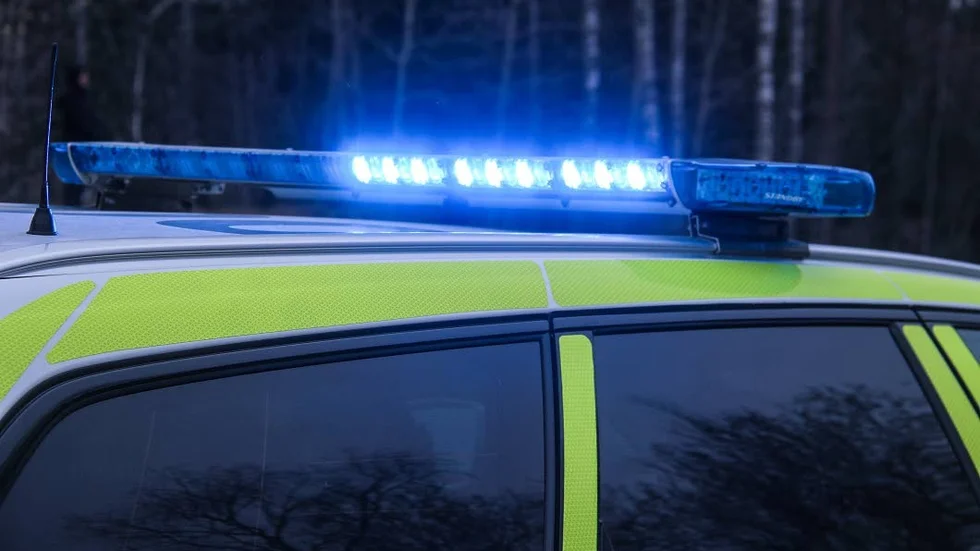 Polisen stoppade en man som vittnen hade sett gå omkring ute på motorvägen och balansera på väglinjerna.