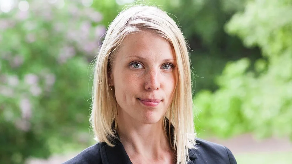 Sofia Ågren är Uppsala Vokalensembles dirigent. Hon arbetar till vardags som kördirigent och musiklärare på Stockholms Musikgymnaisum.