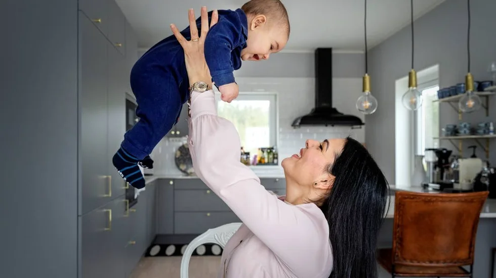 Sara Abou Naja önskar att alla kvinnor som vill ska få en och samma barnmorska som följer dem under graviditet och förlossning. Sonen Jacob har nu hunnit bli 6,5 månader.
