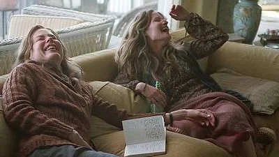 Nicole Kidman och Jennifer Jason Leigh spelar systrar som delat en mörk barndom i Margot at the wedding.